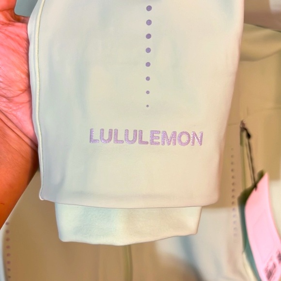 New LULULEMON JACKET - Picture 10 of 13